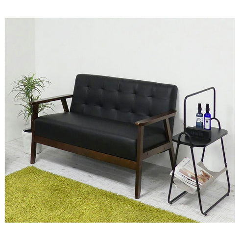 【シックに決まるブラック空間】
ダークブラウンのフレームとブラックの張地が織りなすモダンな佇まいは、植物や黒小物とも相性が良く、洗練された大人の空間を演出してくれます。