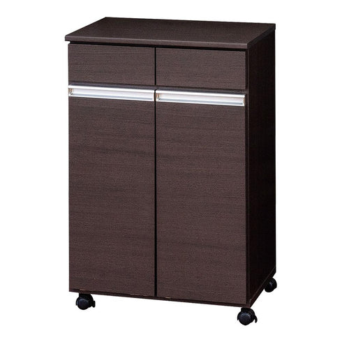 【シックなブラウンで上質空間】
落ち着いた木目調のブラウンが高級感を演出し、キッチンやリビングに上質でシックな大人の空間をもたらします。