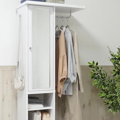 【省スペースでしっかり収納】
奥行きわずか40cmでも、洋服や小物をたっぷり収納できるハンガーラックは、一人暮らしのお部屋にもぴったりです。