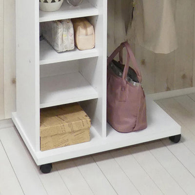 【足元も無駄なく活用】
下段のオープン棚と広い地板には、毎日使うバッグやボックスも置けて、使い勝手と収納力の両立を実現します。