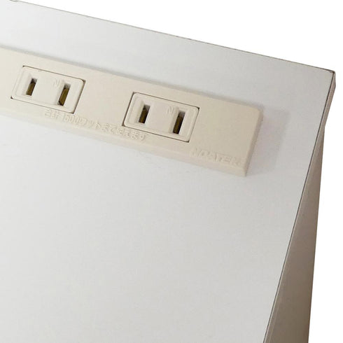 【便利な2口コンセント付き】
天板には合計1500Wまで使える2口コンセントがあり、ドライヤーやスマートフォンの充電にもさっと使えて重宝します。