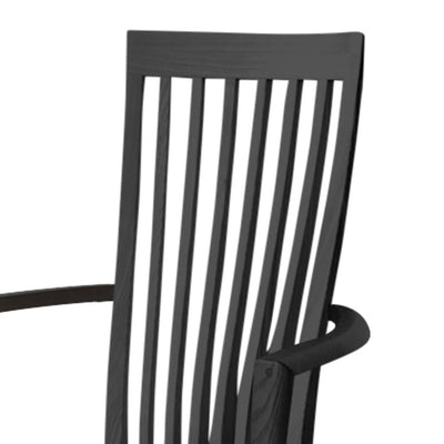 【頑丈な縦格子】軽やかかつ頑丈な縦格子が特徴的。