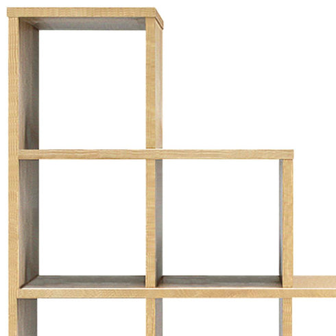 【部屋を彩るステップ棚】
軽やかな抜け感を生み出す階段状のデザインが、お部屋に圧迫感を与えることなく、リズミカルで洗練された雰囲気をもたらします。