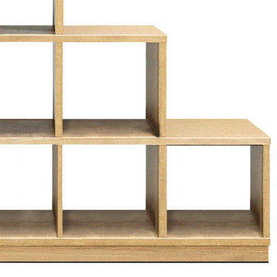 【空間を仕切る、美しいデザイン】
裏表のない美しい仕上げだから、お部屋の中央に置いても圧迫感がなく、光と視線が抜ける軽やかな間仕切りとして活躍します。