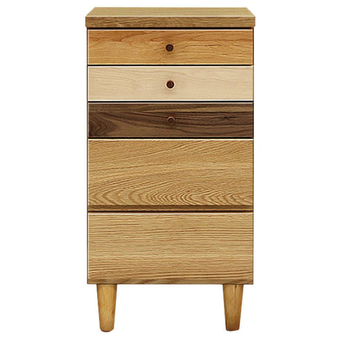 【天然木が奏でるハーモニー】
アルダー、メープル、ケバンス、オークと、それぞれ表情の異なる天然木を贅沢に使い、見るたびに心安らぐ美しいグラデーションを描き出しました。