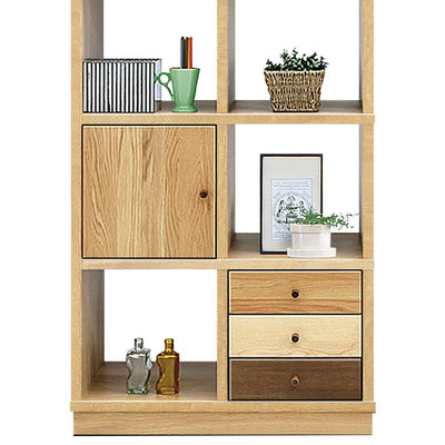 【隠すと見せるの絶妙バランス】
お気に入りは飾りながら、細々したものは扉や引出しに隠すことで、すっきりと洗練された、あなただけの理想のインテリアが叶います。