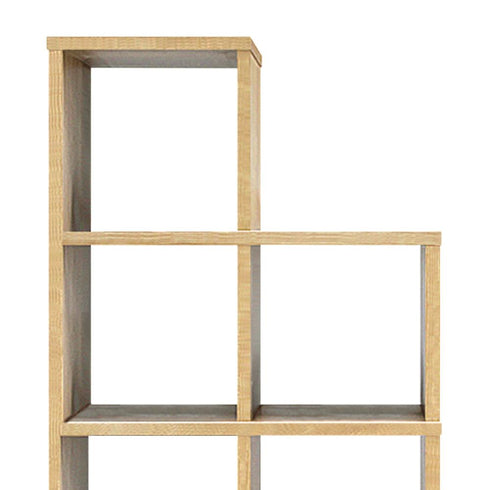 【遊び心あるステップデザイン】
リズミカルな段差が空間に動きを生み出し、置くものの高さを変えるだけで、ディスプレイの幅がぐっと広がり、見る人の目を楽しませます。