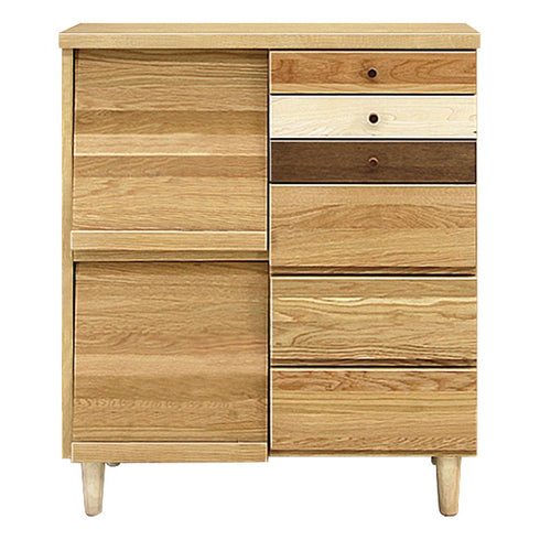 【天然木の美しいグラデーション】
アルダーやオークなど、表情の異なる木材をリズミカルに配置した前板は、見るたびに新しい発見がある、世界に一つだけの表情を見せてくれます。