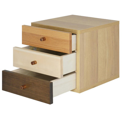 【3つの引き出しで、暮らしを整理】
深さの異なる3つの引き出しに、書類や文房具、大切な小物などを分類して収納することで、日々の暮らしをより快適で、すっきりとしたものに変えてみませんか。