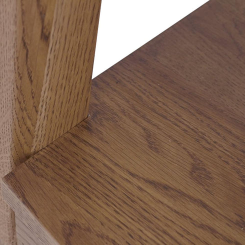 【高級感を引き立てるウォールナット】ウォールナット材の深い色合いと木目の質感が高級感を引き立てます。