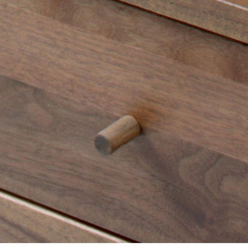 【開閉もラクラク】扉にはつまみやすい取っ手付きで、開閉もラクラクです。