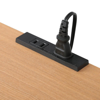 【欲しい場所に電源を】ベッドサイドでスマホを充電したり、ソファ横で照明を使ったり、あると便利な電源があなたのすぐそばに。