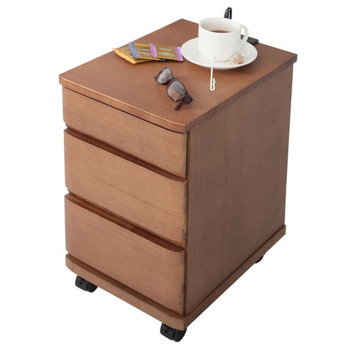 【寛ぎの時間をこの一台と】
ソファやベッドの傍らで、読みかけの本やコーヒーを置くサイドテーブルとして、あなたのリラックスタイムに寄り添います。