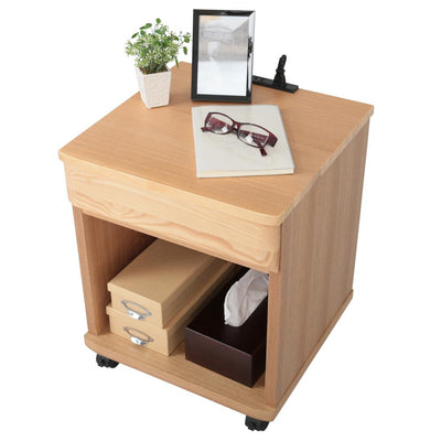 【あなたの「好き」を飾る場所】
お気に入りの雑貨や写真立て、読みかけの本などを置けば、そこはあなただけの特別なディスプレイスペースになり、日々の暮らしに彩りを添えてくれます。