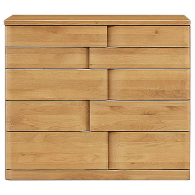 【デザインと収納力を両立した一台】
リズミカルに配置された前板が目を引くデザインでありながら、奥の物までスムーズに取り出せるフルスライドレールの引き出しを備え、お気に入りの洋服をたっぷり収納して、毎日のおしゃれをもっと楽しくしてくれます。