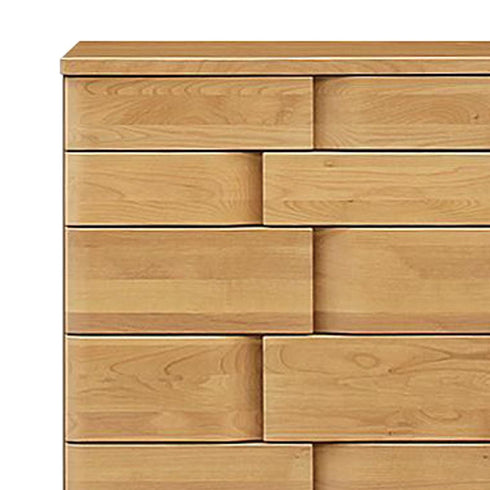 【思わず触れたくなる、木の温もり】
上質なアルダー材の美しい木目と、見る角度によって表情を変える立体的なデザインが、お部屋に温かみと洗練された雰囲気を与えてくれます。