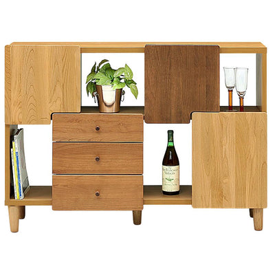 【お気に入りを飾る楽しみ】
オープンスペースには自慢のコレクションを、扉の中には生活感を隠して、日々の暮らしにメリハリと楽しさをプラスします。