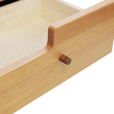 【細部に宿る職人のこだわり】
温かみのある木製のつまみや、指をかけやすいよう工夫された引き出しのデザインが、日々の使いやすさを支えます。