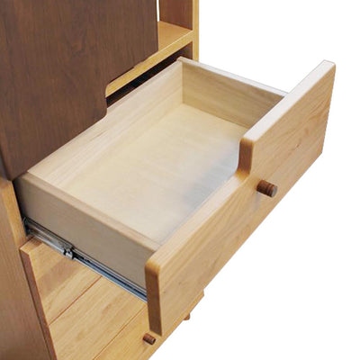 【たっぷりしまえる頼れる収納力】
薄型ながら深さのある引き出しには、かさばりがちな衣類や雑貨もしっかりと収納でき、お部屋をすっきりと片付けられます。