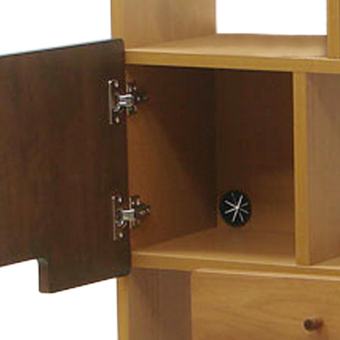 【隠して収納できる】ボックス型収納部分は、扉付きですので、隠して収納できます。