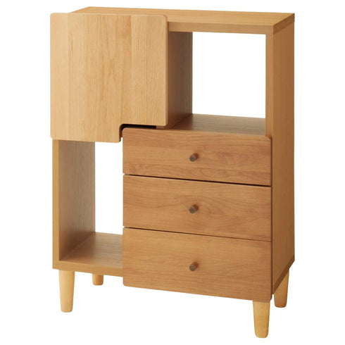 【遊び心あるアシンメトリー】
左右非対称の個性的なフォルムは、見る角度によって様々な表情を見せ、お部屋の主役として心地よいアクセントを加えます。