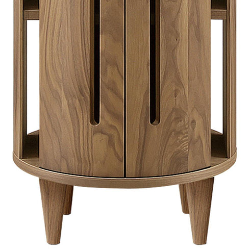 【取っ手にも工夫】アルダー材を生かした前板部の取っ手は、指が引っかかりやすい形状に工夫されています。