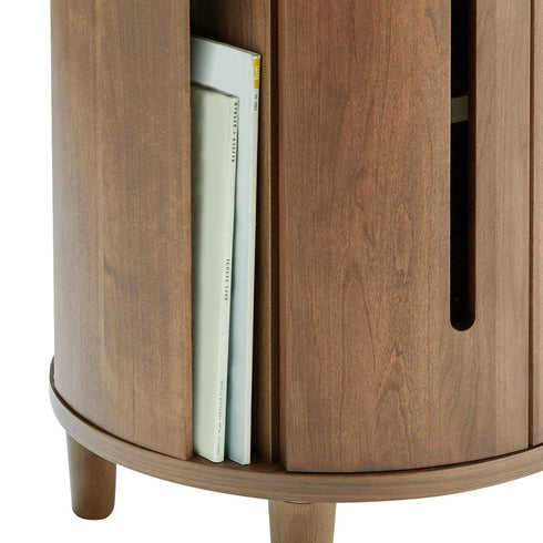 【お気に入りを飾るサイドポケット】
サイドに設けられたスマートな収納スペースは、読みかけの雑誌やお気に入りのアートブックを、まるでディスプレイするように仕舞える特別な場所になります。