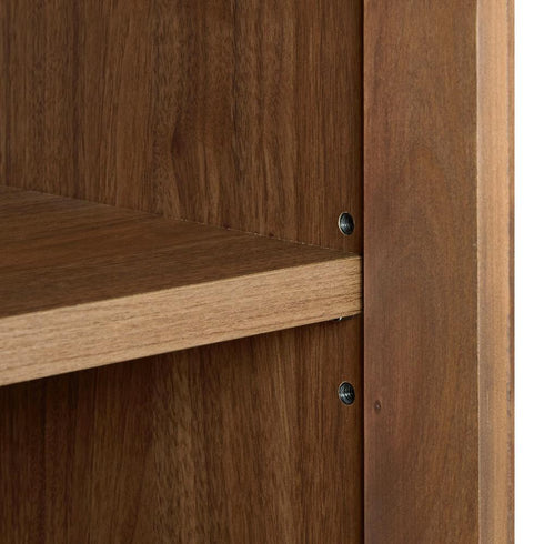 【自由に変えられる、収納のカタチ】
収納物に合わせて簡単に高さを調節できる棚板が、背の高いボトルから小物まで、あなたの暮らしに合わせた無駄のないレイアウトを可能にします。