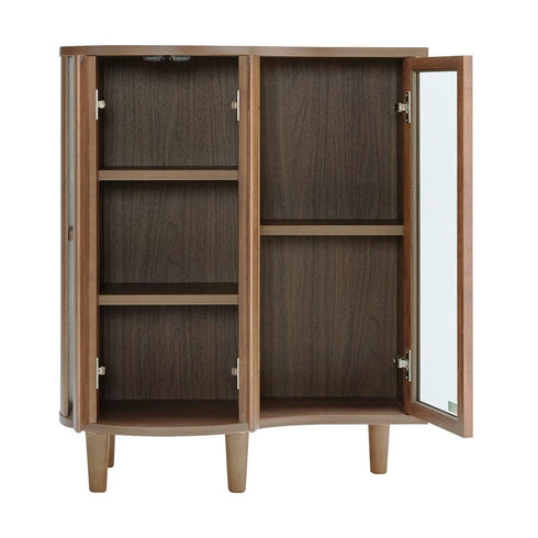 【見た目以上の、頼れる収納力】
左右で奥行きの違う収納スペースは、入れるものを選ばず、可動棚によってデッドスペースなく効率的に、たくさんのアイテムをすっきりと片付けられます。