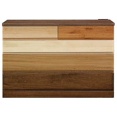 【木製ローチェスト】無垢材を使用した味わい深いグラデーションが魅力の、木製ローチェスト。