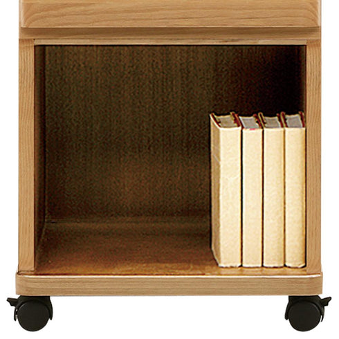 【まとめて収納】下段のオープンスペースには、雑誌や文庫本などのかさばる物も、まとめて収納することが可能です。