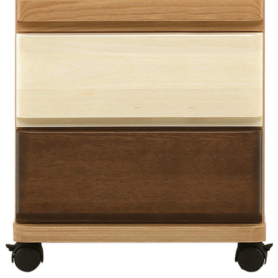 【サイズ違いの3段引き出し】
サイズの異なる3段の引き出しには、文具や小物から読みかけの本まで、ベッド周りの物を使い分けてたっぷり収納でき、上質な眠りのための空間づくりをお手伝いします。