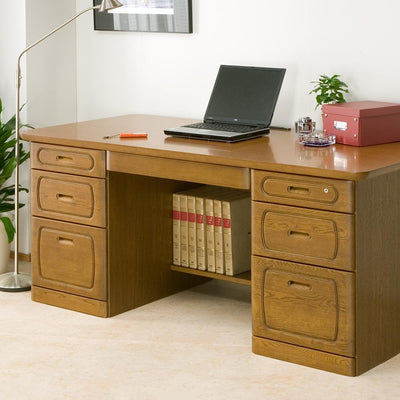 【理想の書斎がある暮らし】
広々とした天板は、パソコン作業だけでなく、読書や趣味の時間にもゆとりをもたらし、オンもオフも充実させる、あなたのための特別な場所になります。