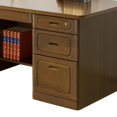 【細部に宿る職人のこだわり】
前面に施された繊細なライン加工や、大切なものを守る鍵付きの引き出しなど、細部にまで大川家具の職人のこだわりが宿り、所有する喜びを満たしてくれます。