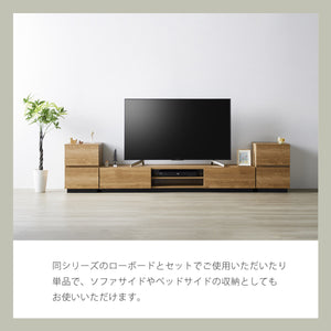 【あなたの日常に寄り添う】単体でサイドテーブルとして、またはシリーズで統一感のある空間を創り出す、フレキシブルな収納です。