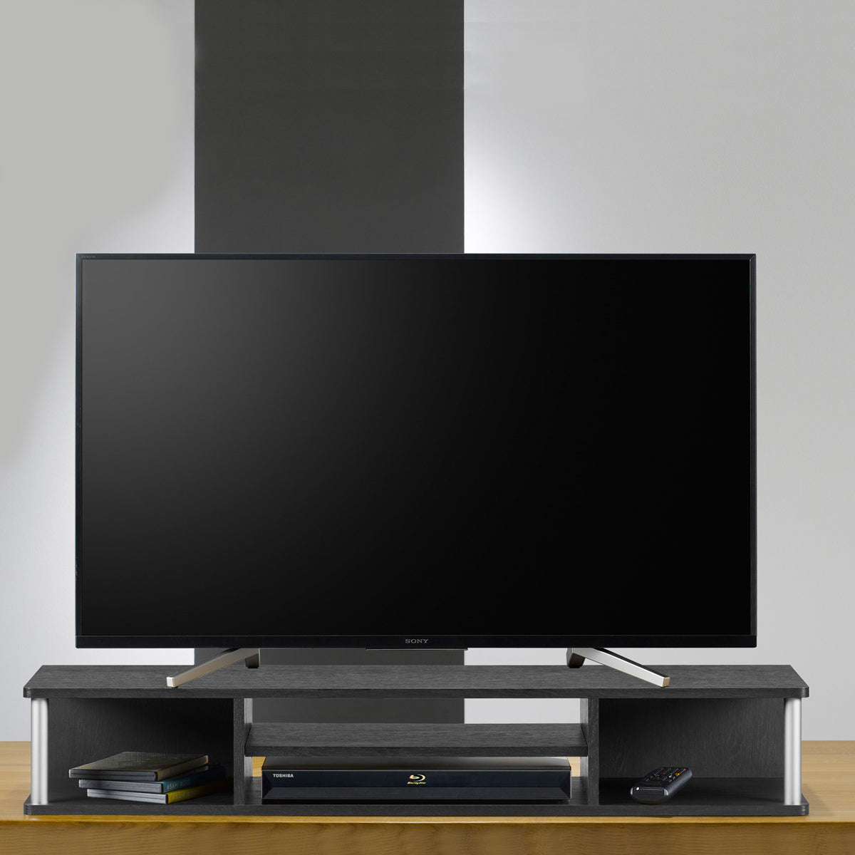【スタイリッシュなAVラック】AV機器を美しくディスプレイしながら、テレビ周りをすっきりと見せる、モダンなデザインです。