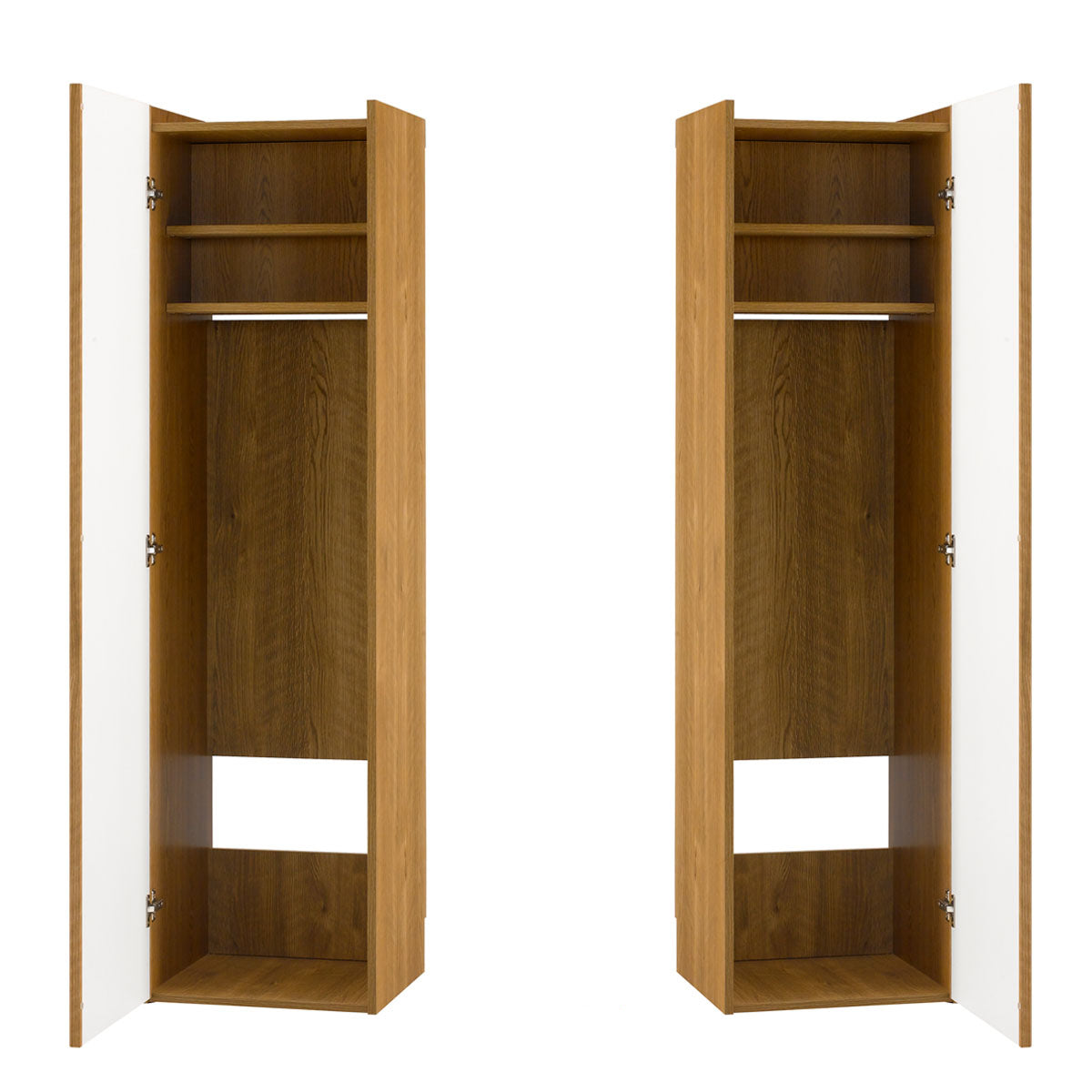 【機能的な内部構造】可動棚と広い収納スペースで、スティッククリーナーからキャニスター掃除機まで様々なアイテムに対応します。