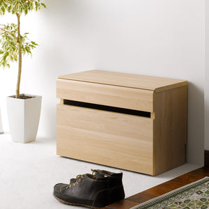 【玄関がすっきり】散らかりがちな靴や小物を隠して収納。座って靴を履けるベンチとしても便利です。