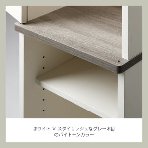 【洗練された色合い】ホワイトと上品なグレー木目のツートンカラーが、空間にモダンな印象を与えます。