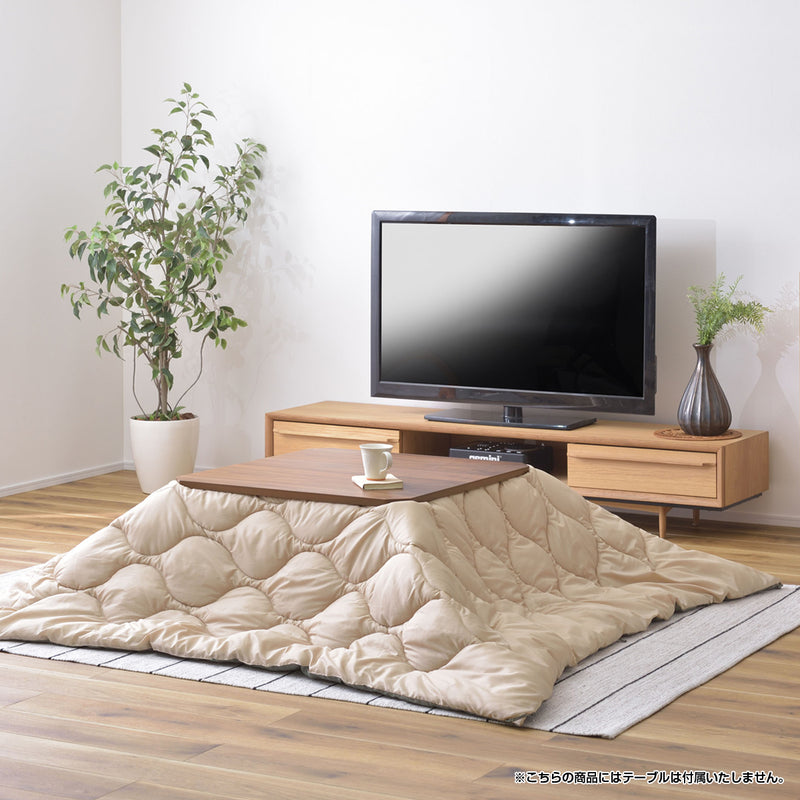 【お部屋に馴染む温もりカラー】ナチュラルなベージュがお部屋を優しい雰囲気で満たし、冬のくつろぎ時間をより豊かに、リバーシブルで気分に合わせたコーディネートを楽しめます。