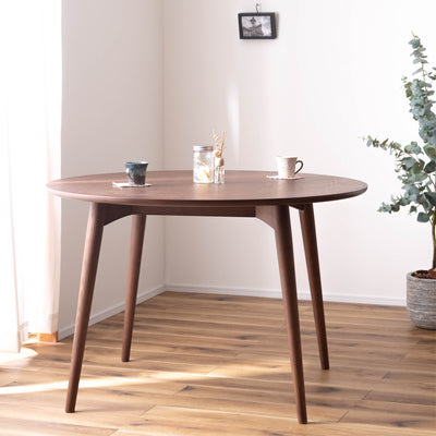 シンプルでありながら優しい雰囲気を感じさせてくれる「カラメリシリーズ」の円形ダイニングテーブルです。