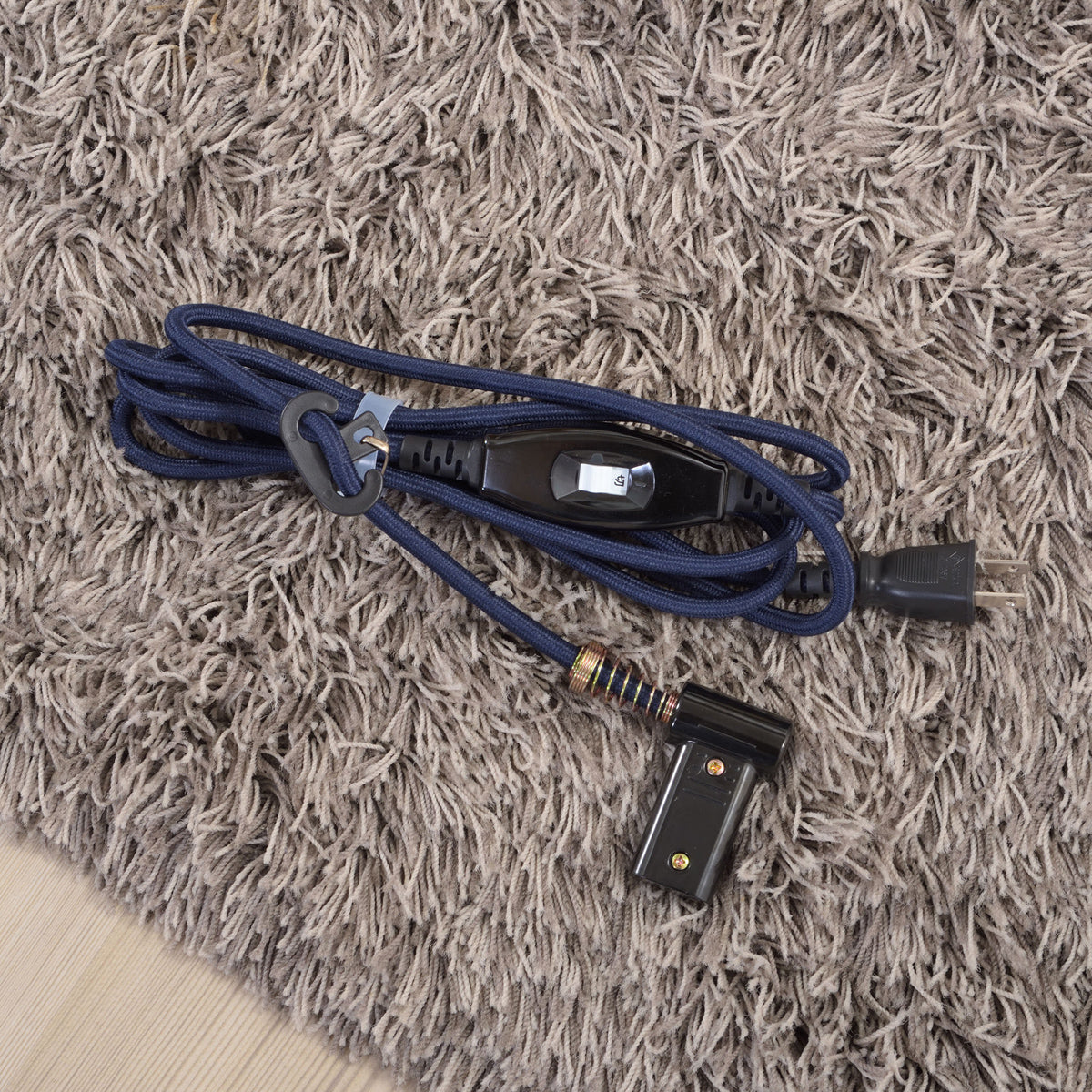 【手元でラクラク操作】電源のON/OFFが簡単にできる中間スイッチで、使い勝手も抜群です。