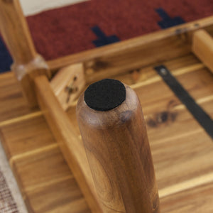 【床への優しさも忘れない】脚裏には傷防止フェルト付きで、フローリングを優しく守ります。