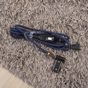 【手元で簡単ON/OFF】コードには中間スイッチが付いており、かがまずに手元で電源の切り替えができて便利です。