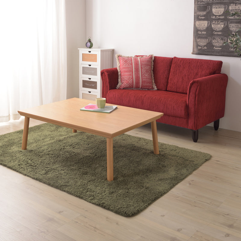 【リビングの中心に】美しい木目の天板と、八の字に広がる天然木の脚が、お部屋に洗練された印象を与えます。