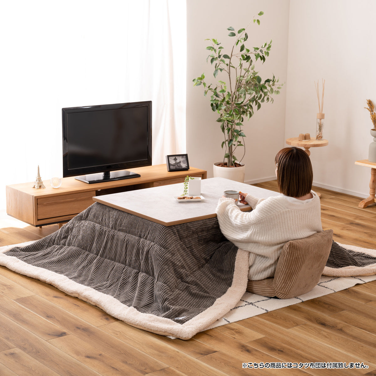 【心まで温まるひととき】寒い季節には、ふっくらとしたこたつ布団に包まれて至福のリラックスタイムを。