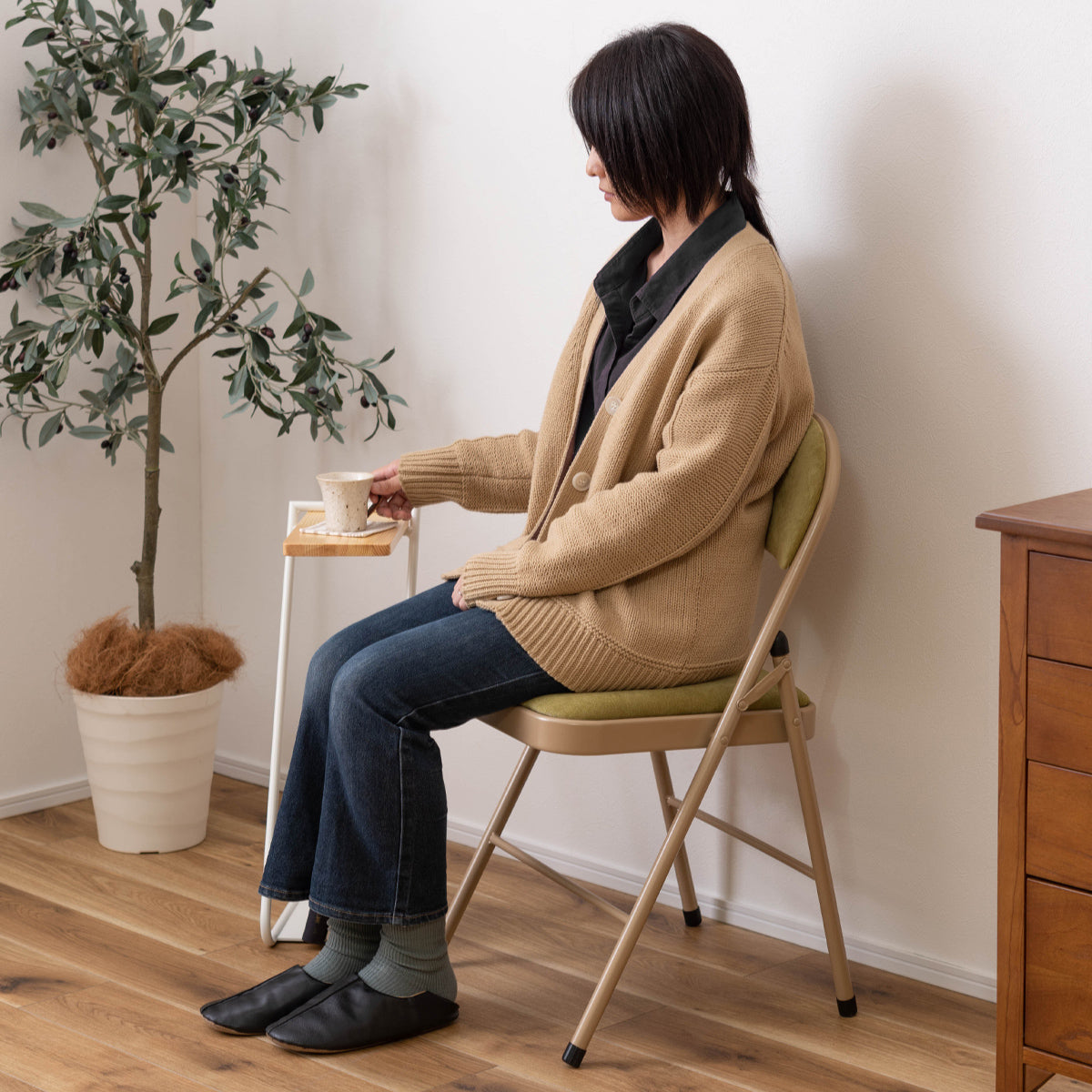【身体に優しい設計】身体のラインに沿った曲線が、心地よいフィット感を提供、ゆったりと体を預けてリラックスできます。