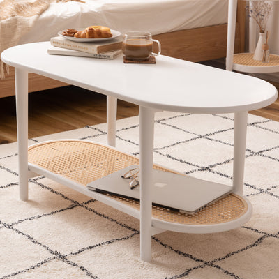 シンプル×ラタン調のトレンド感のあるデザインがお洒落で、飾り棚としての使用にも最適なローテーブルです。