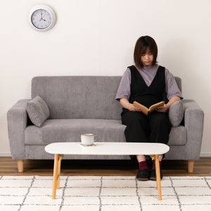 【心地よい自分だけの時間】広々とした座面とほどよい硬さのクッションが、読書やティータイムをより快適なものにします。
