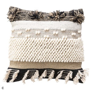 【デザインC：ポンポン＆タッセル】ポンポンやタッセルが遊び心をくすぐる、個性的なテクスチャとカラーリングが魅力のデザインです。